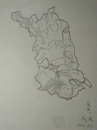 江苏省的“流苏”被巧妙地设计成倒过来的美女，“流苏”躺在地上，裙摆层层叠叠，好不妩媚啊！